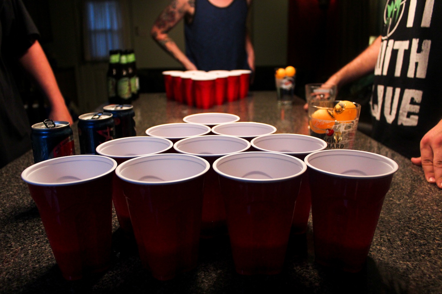 [啤酒知识] 还在玩划酒拳?快来试试国外超夯的 beer pong