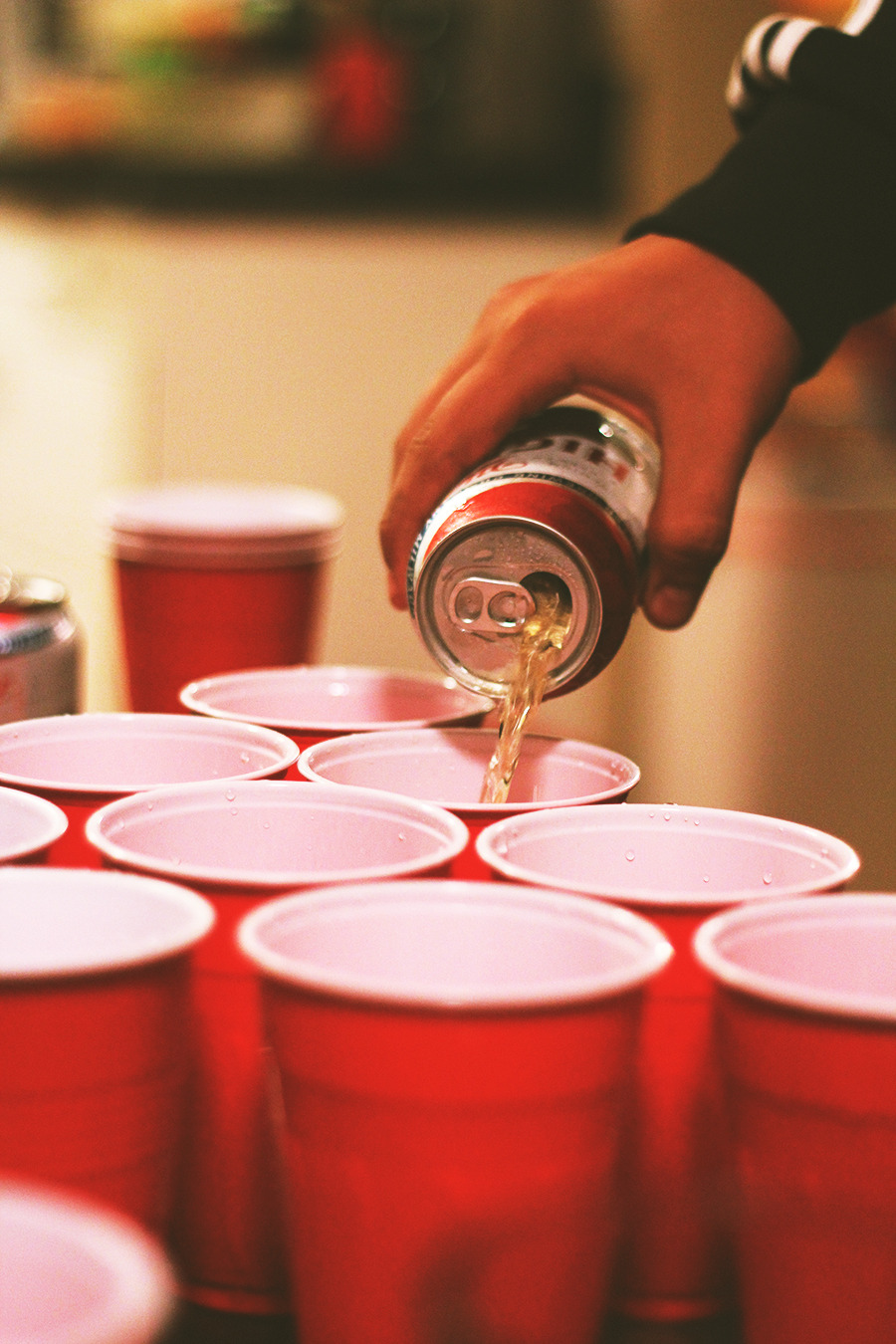 [啤酒知识] 还在玩划酒拳?快来试试国外超夯的 beer pong