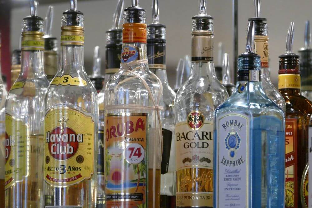 bar-drink-bottle-alcohol-glass-bottle-transparent-