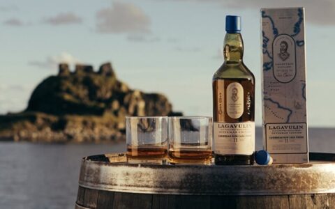Lagavulin攜手演員尼克奧佛曼推出「奧佛曼限定版11年威士忌」特殊蘭姆
