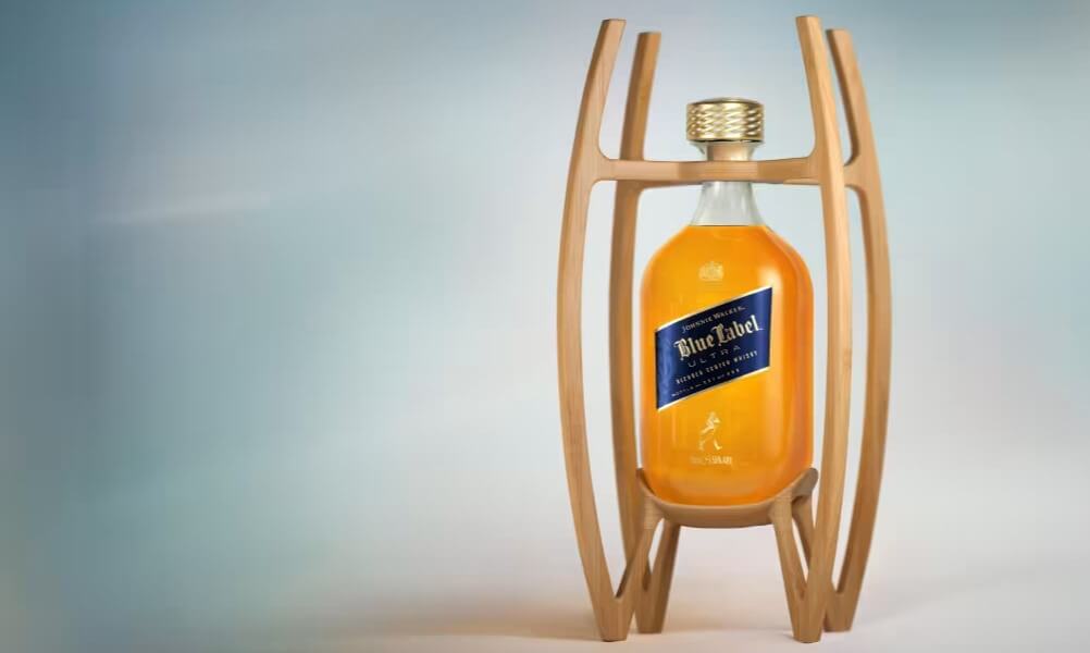 Johnnie Walker 木製樽型置物 中型 Johnnie Walker推出「藍牌Ultra」全世界最輕的玻璃酒瓶| 一飲樂酒誌
