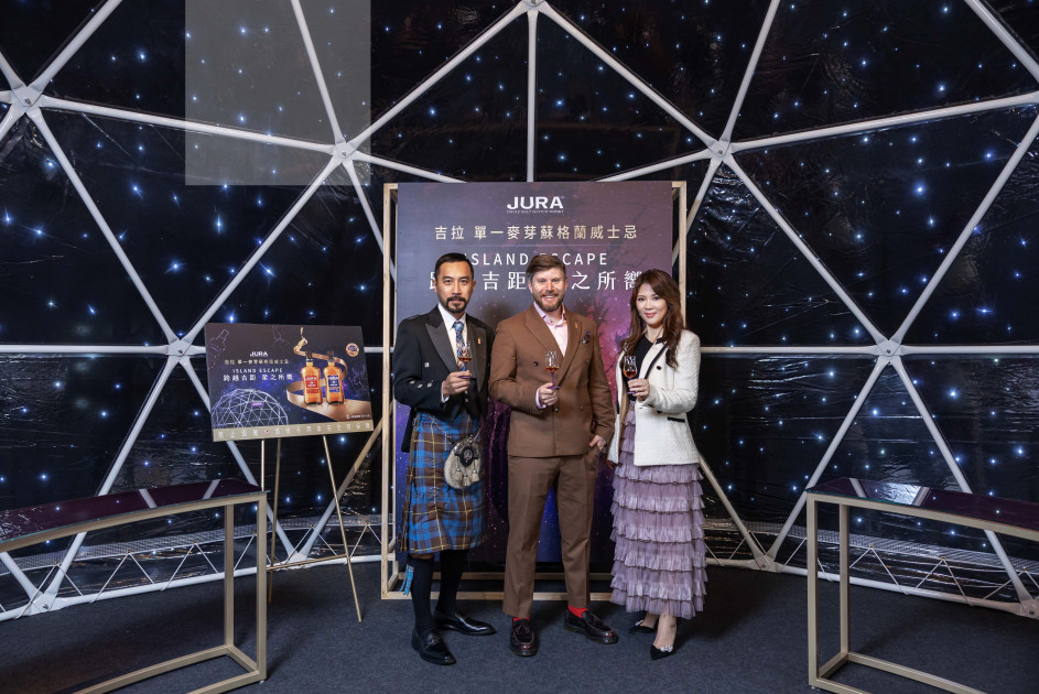 (左至右)尚格品牌大使 Keeper Ken, JURA吉拉全球品牌大使 Andrew Lennie, 尚格酒業行銷總監 張介怡Gity