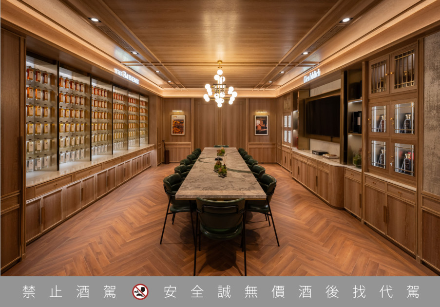 「私藏酒窖台北店」以嶄新面貌華麗回歸，展示百富歷代代表作與多款絕版逸品，誠摯歡迎威士忌鑑賞者親臨參訪。（格蘭父子提供）