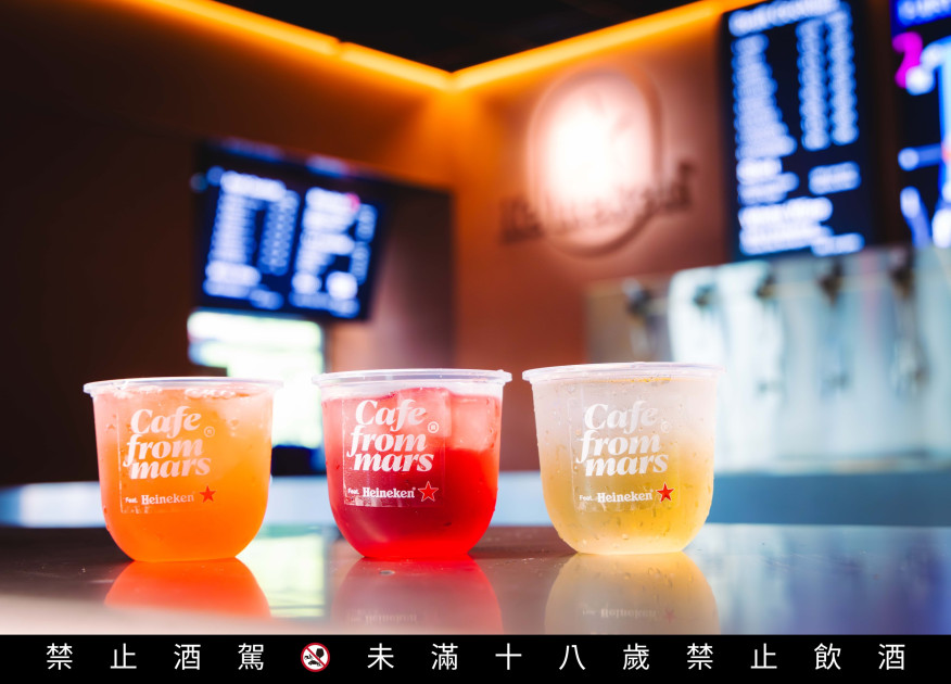 為了這次全台首間品牌概念店，火星咖啡海尼根概念店打造了三款限定特調，用創意風味翻玩海尼根，左至右分別為阿瑞斯、馬爾斯、曼伽羅