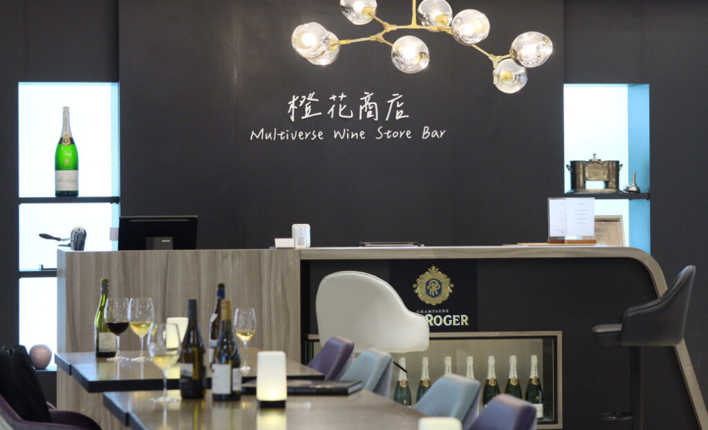 鄰近台北小巨蛋的橙花商店單人前往品酒也很容易