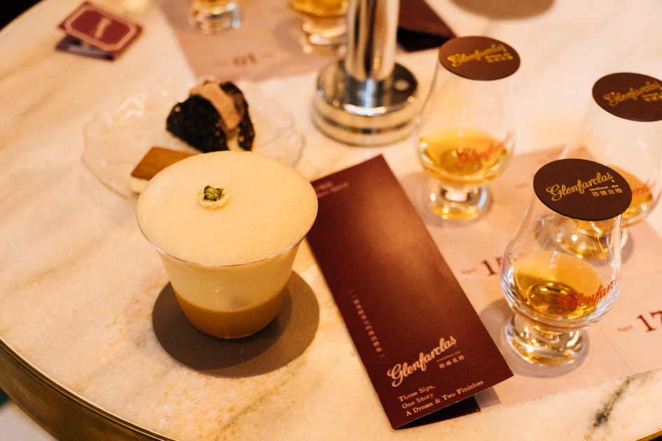 以 Glenfarclas 10 年的風味為韻，致敬 Whiskey Sour 而發想的 Twist