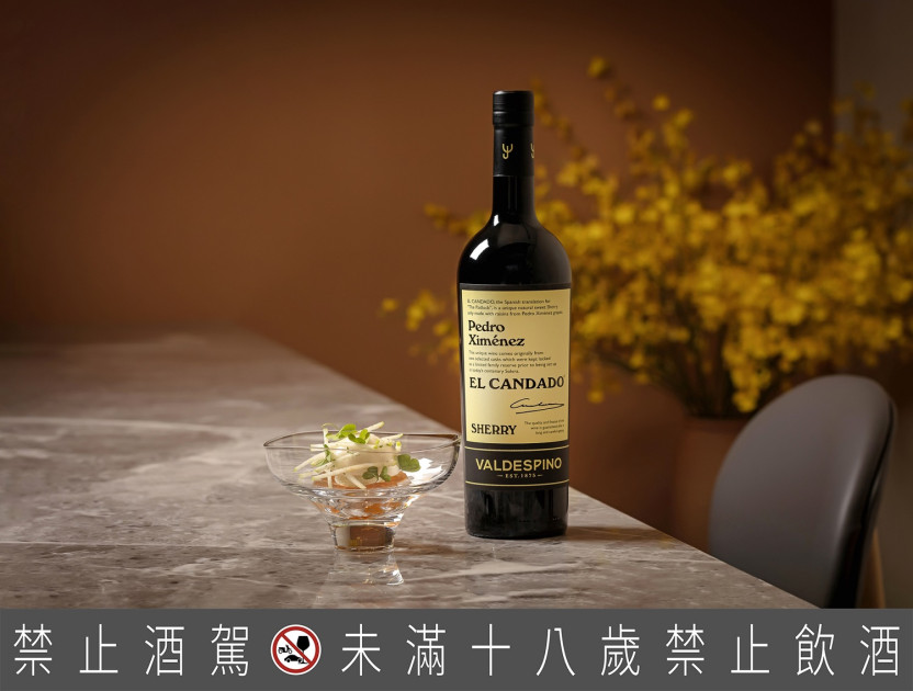 台中「UNA-VERSE DESSERT」主廚Una透過解構與重組，展現傳統甜鹹交融的味覺記憶。