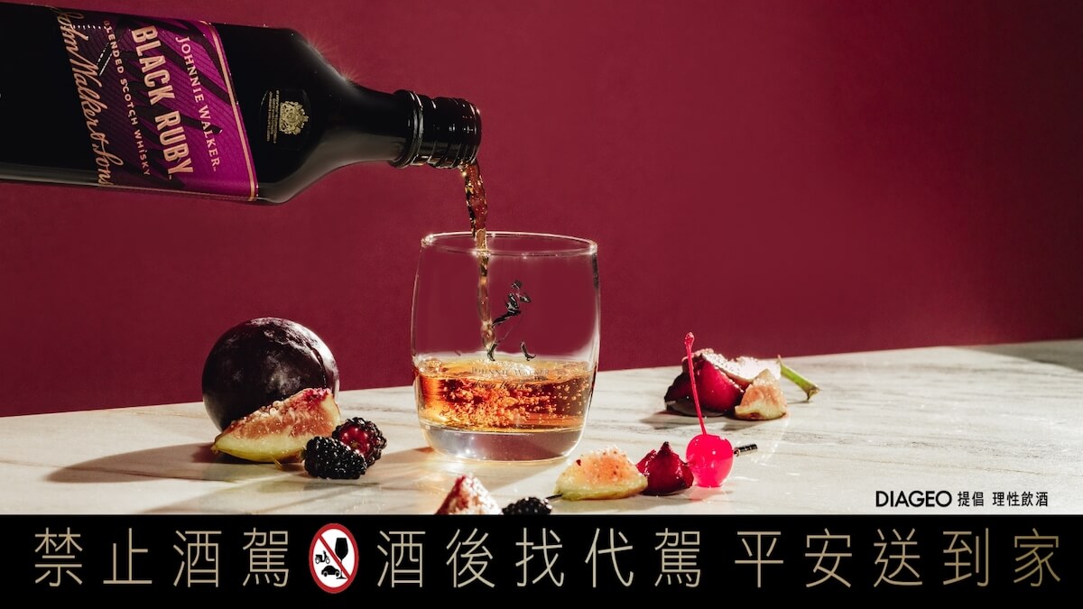 Johnnie-Walker-BLACK-RUBY-倒出-1
