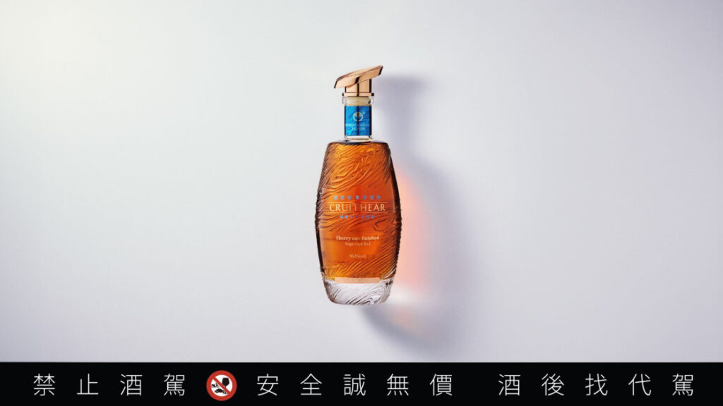 「創世者皇者雪莉金門高粱酒」與利特限定版「創世者皇者雪莉桶陳金門高粱酒 單一原桶強度」，11月19日起全台陸續開賣。