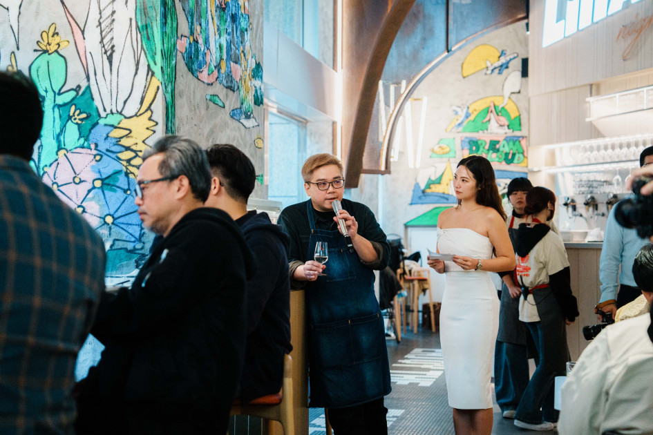 烈酒講師珮喻×「南霸天」阿翔，以「純飲 × 經典調酒延伸 × 餐酒搭配」三軸，帶領體驗比利時威富酒廠作品。