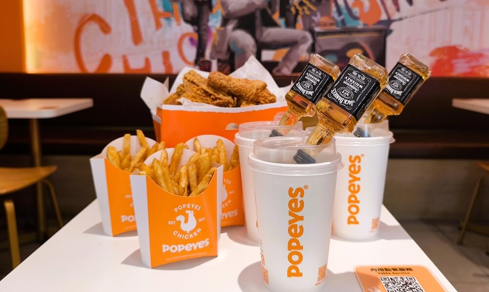 Jack-Daniel’s-傑克丹尼-×-Popeyes-聖誕跨年限定特調：美式派對風味一次到位-1