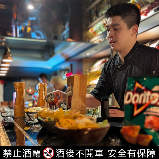 酒吧主理人示範創意小食