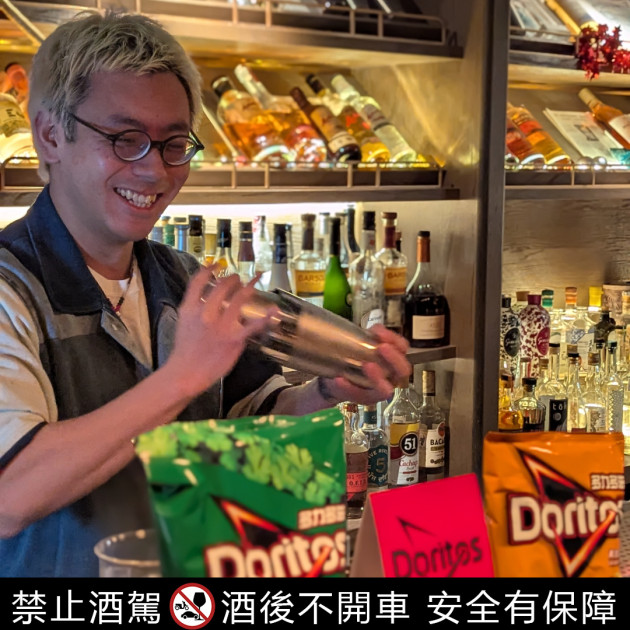 酒吧主理人示範創意小食