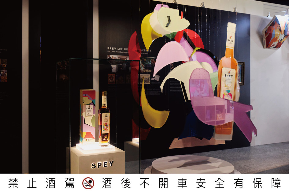 在光影交織的展覽畫卷中,SPEY 以三大獨家藝術亮點回應畢卡索打破常規的精神,其中「懸浮的《夢》境」攜手英國查爾斯國王傳統藝術學院藝術家,以特殊壓克力材質與光影折射技法,將名作《夢》化作立體懸浮裝置,邀觀眾走入大師的夢境。