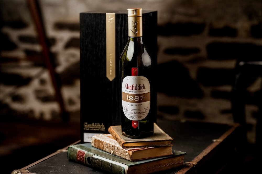 格蘭菲迪Archive系列「1987一百週年聖誕桶」_情境圖_01