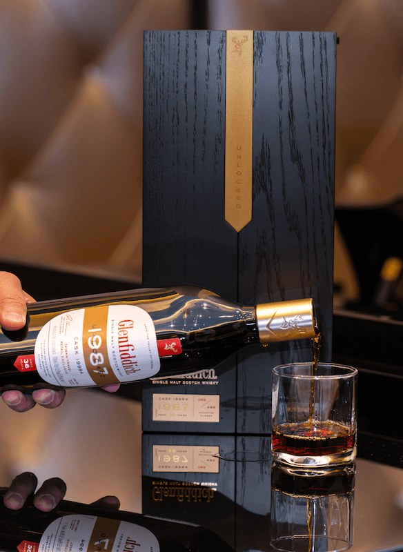 格蘭菲迪Archive系列「1987一百週年聖誕桶」_情境圖_03