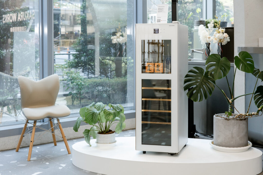 品味初釀風味、雙溫冰溫科技與日式美學,SAKURA WORKS用頂級規格重新定義家用酒櫃標準。