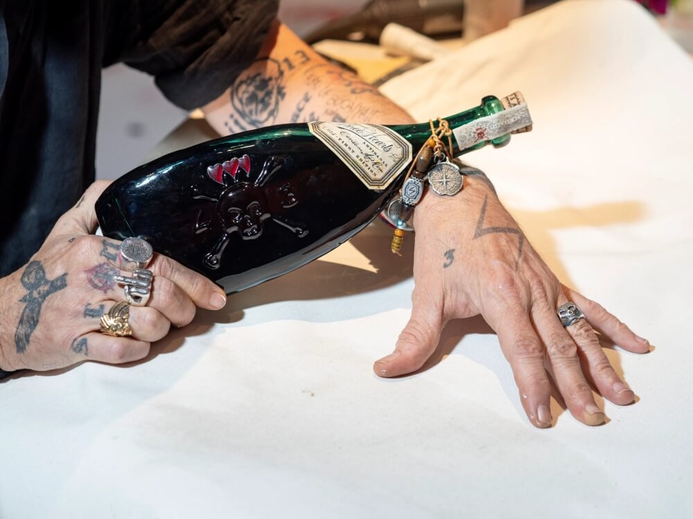 強尼戴普個人蘭姆酒品牌Three-Hearts