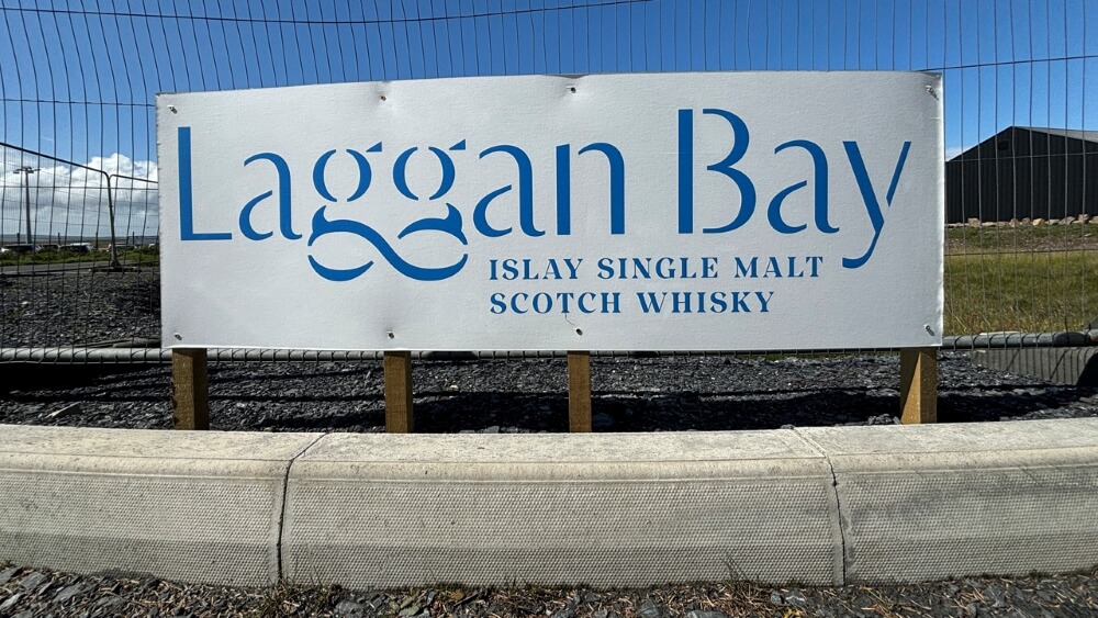 Laggan-Bay興建前的Logo立牌