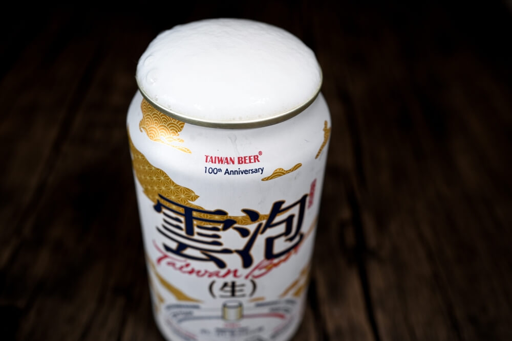 台啤雲泡生啤酒開瓶