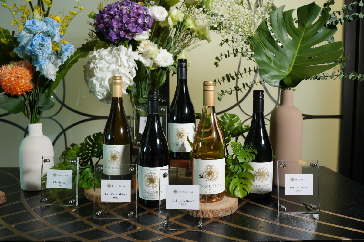 Domenica 系列酒款由左至右依序為 Chardonnay 2025、Two Cells Shiraz 2025、Estate Shiraz 2024、Nebbiolo Rosé 2025、Estate Gamay 2025。
