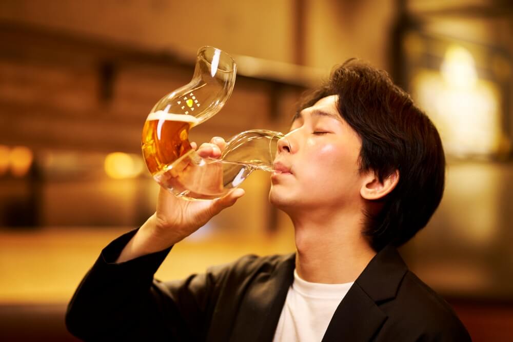 搖搖晃晃啤酒杯