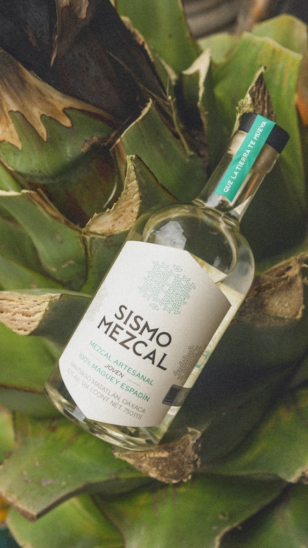Sismo-bottle-shot-on-espadin